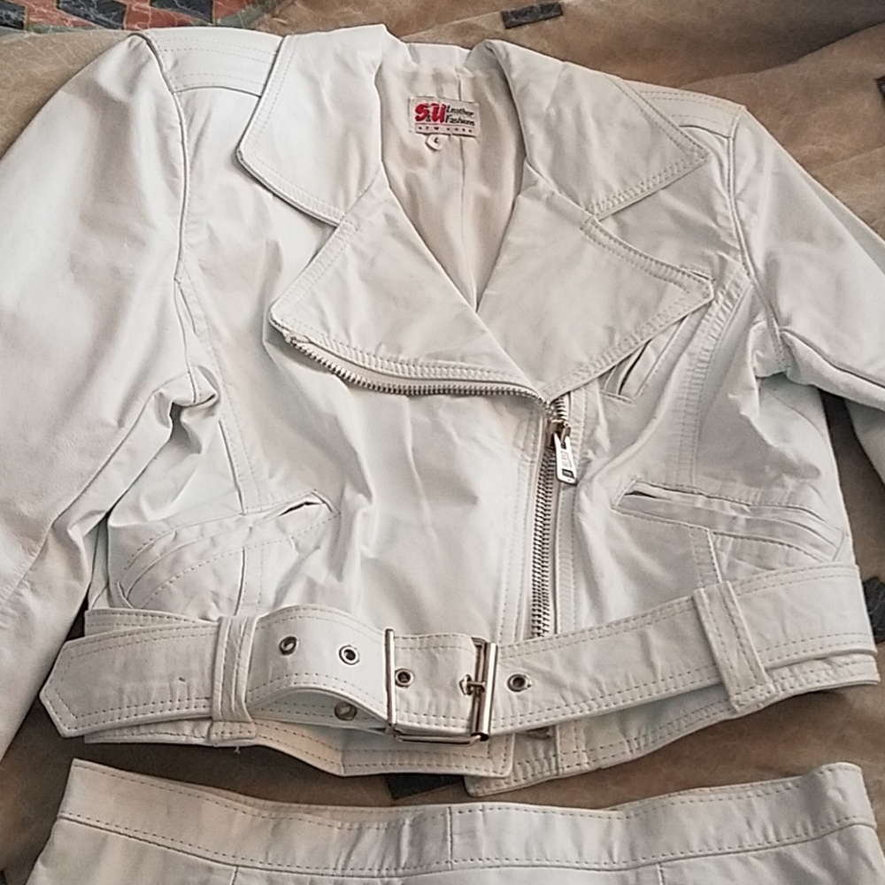 White leather skirt set w/ belt